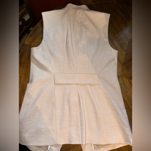 White House Black Market‎ Beige Sleeveless vest fully lined, tailored fit size 4 - Picture 6 of 6